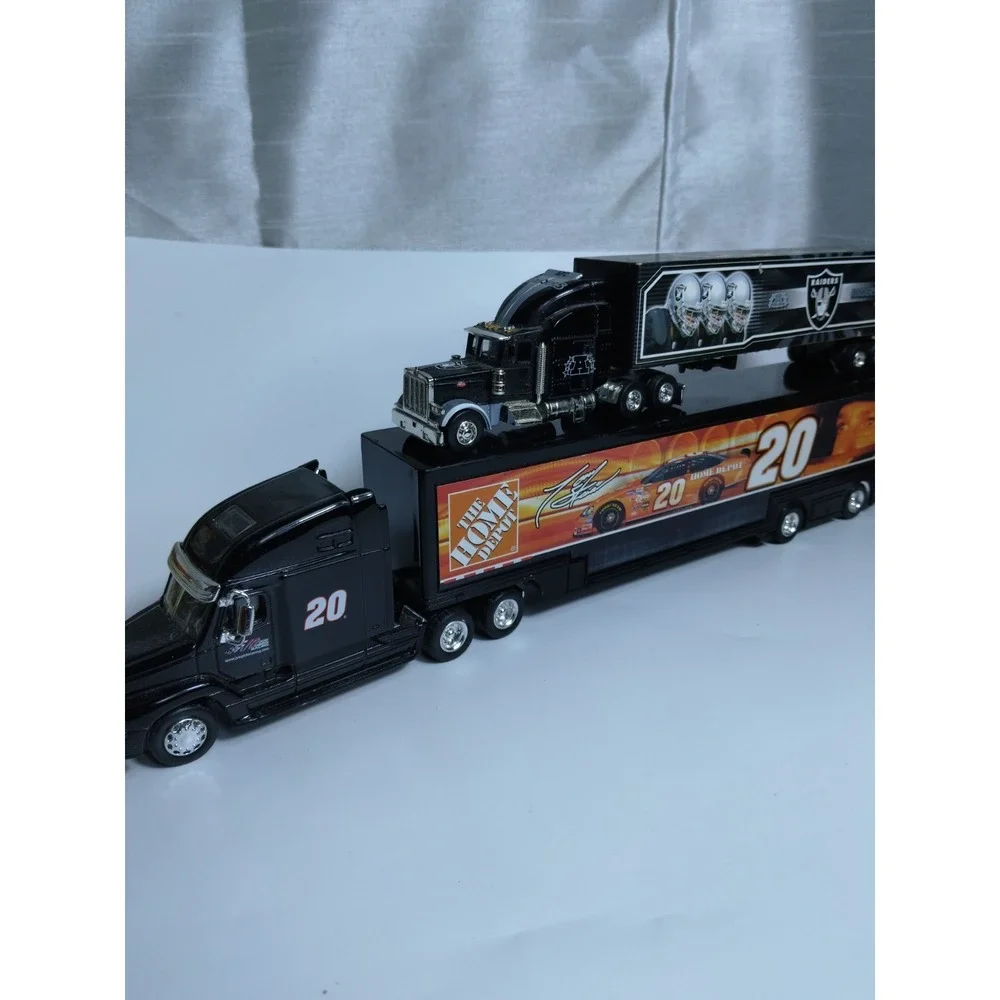Scale Die Cast Limited Edition Set Of 2‎ Tractors TrailersJoe Gibbs Racing & NFL